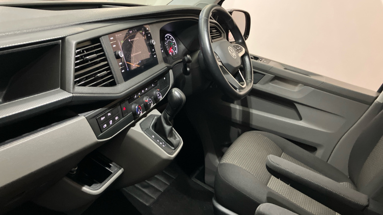 Volkswagen Transporter T32 Swb Diesel 2.0 BiTDI 204 Highline Kombi Van DSG